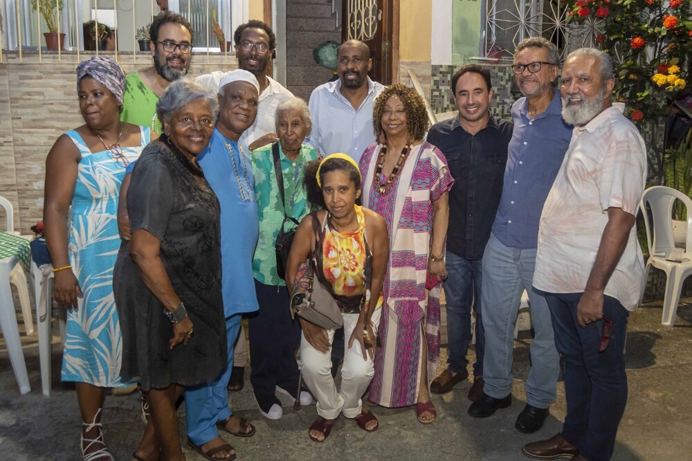 Intelectuais negros, lideranças políticas e religiosas, artistas, acadêmicos, entre outros se reuniram para receber o ativista Mamadou Ba - Dirigente do SOS Racismo.