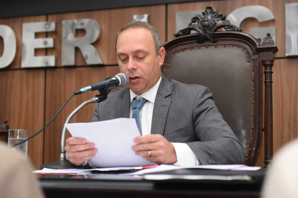 Por unanimidade vereadores de Nova Iguaçu mantém Dudu Reina Presidente da Câmara Municipal.