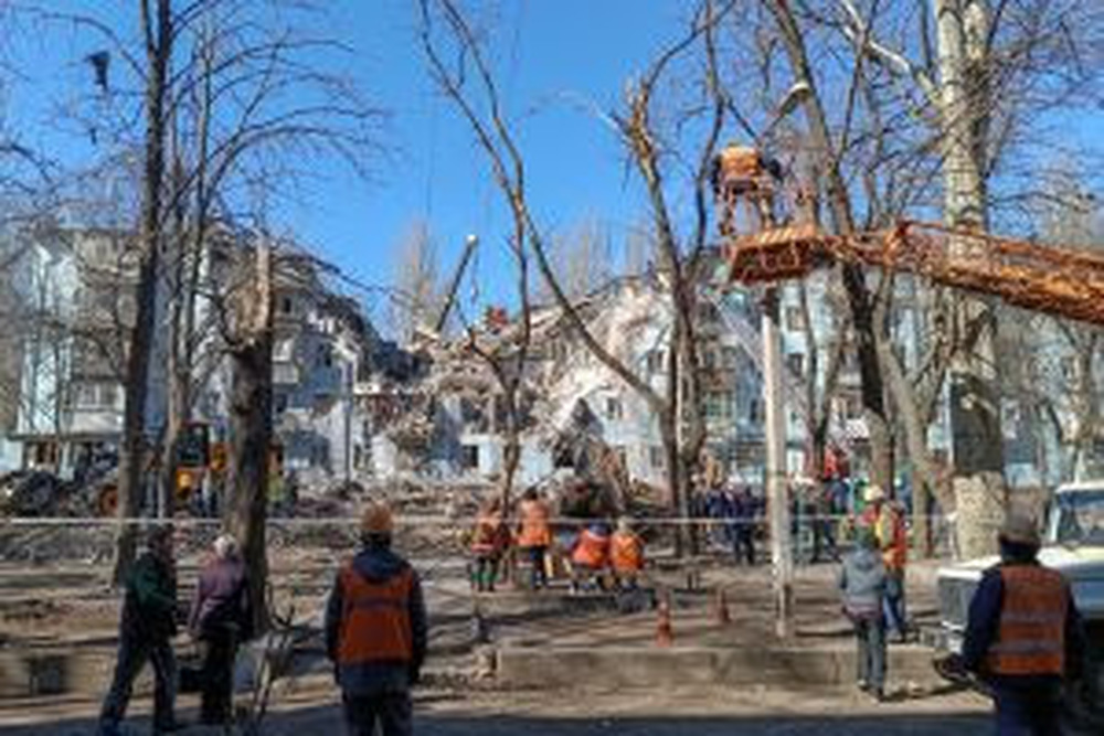 Equipes de MSF tratam pacientes após ataque a prédio residencial na Ucrânia