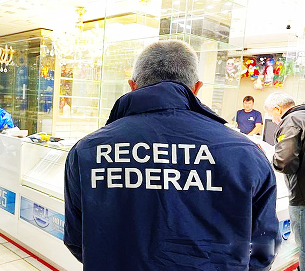 Sindicato da Receita: ‘Conduta exemplar’ de auditores na apreensão de joias dos Bolsonaro