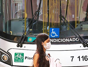 Assédio no transporte e sobrecarga de trabalho: pesquisa mostra como é ser mulher em São Paulo