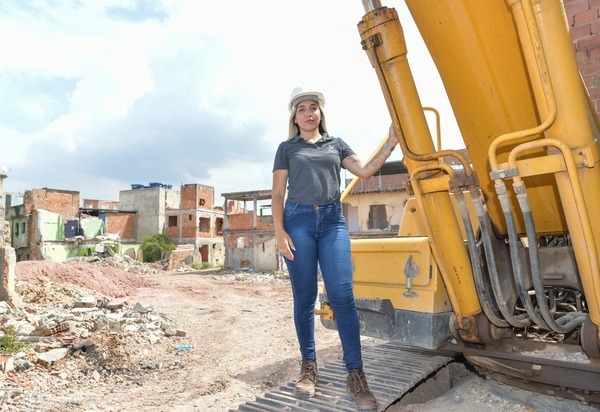 Secretaria de Habitação determina reserva de vagas para mulheres nas obras do estado