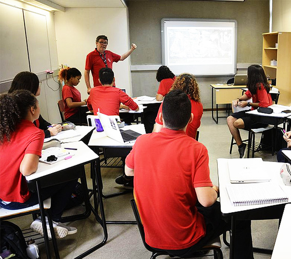 Especialistas pedem volta das diretrizes de 2012 do ensino médio