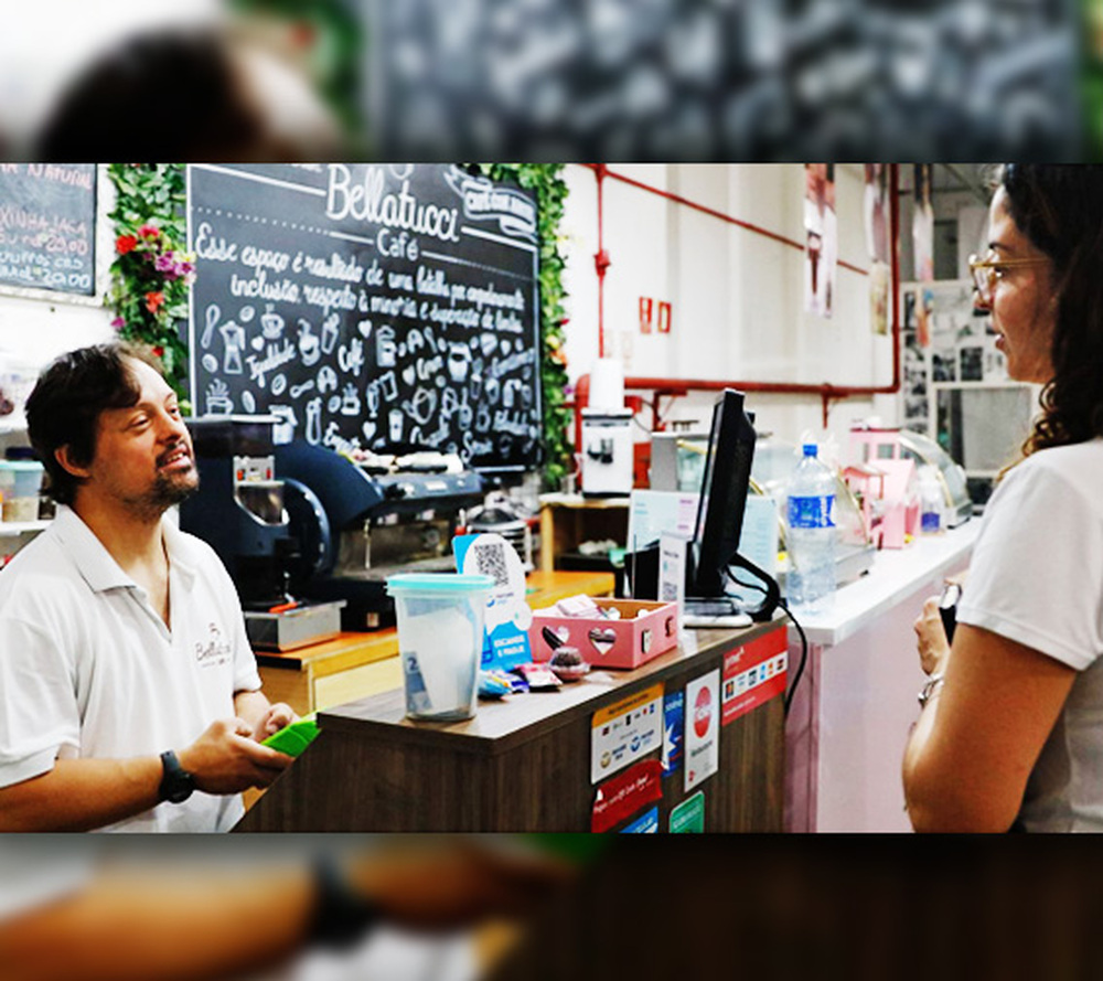 Cafeteria em São Paulo é comandada por pessoas com síndrome de Down