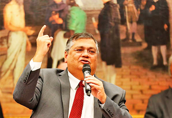 Flávio Dino na CCJ revela o despreparo infantil da oposição bolsonarista