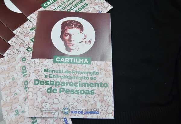 Ação do Governo do Estado na Central do Brasil chama atenção para a causa do desaparecidos