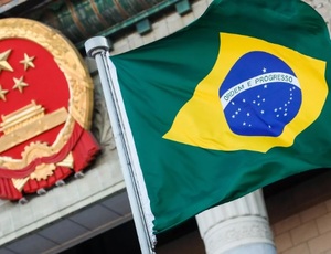 Lula remarca viagem a Pequim; Brasil e China oficialmente anunciam acordo para transações sem dólar