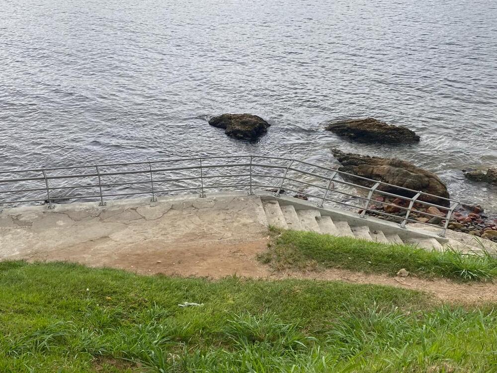 Prefeitura de Niterói finaliza segunda etapa de instalação de guarda-corpo na orla da Zona Sul
