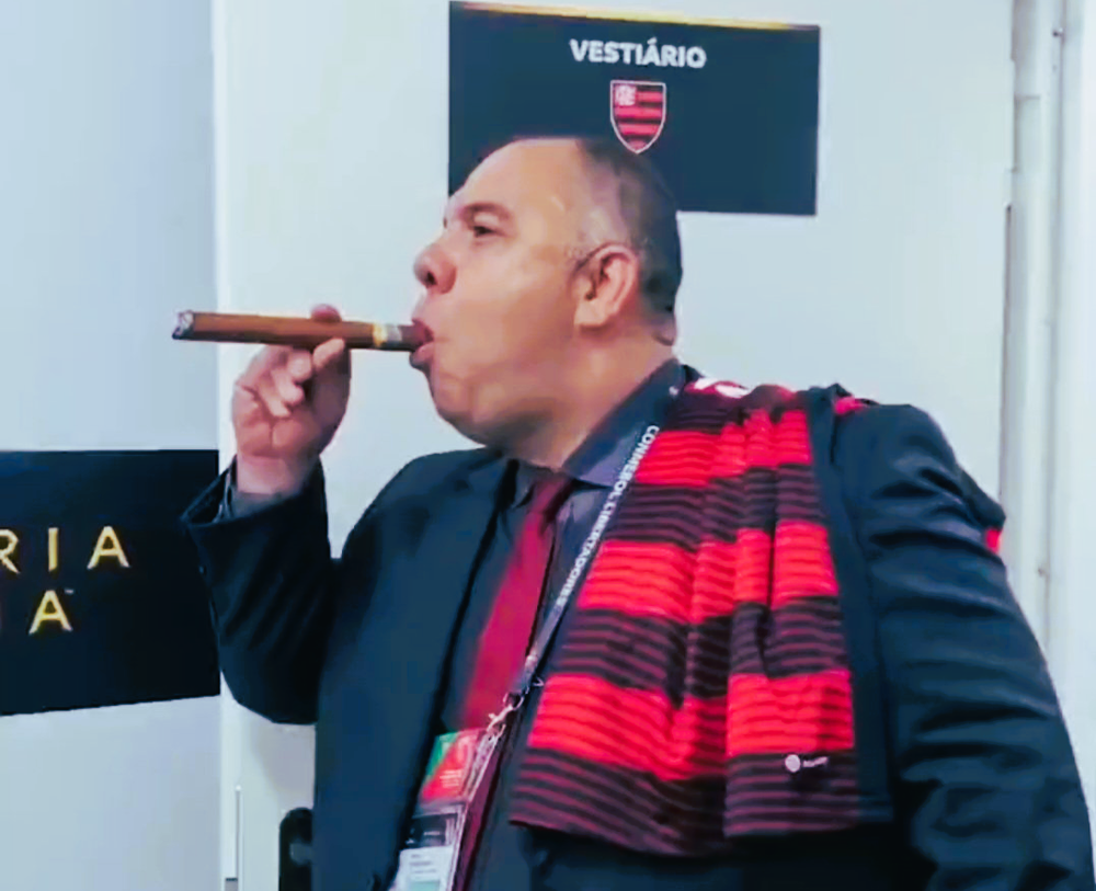 Nas próximas horas deverá ser oficializado a demissão do Vítor Pereira com o Flamengo desembolsando uma multa contratual de R$ 15 milhões.