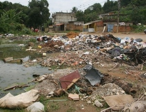 O saneamento básico ainda é um problema para o município de Nova Iguaçu.