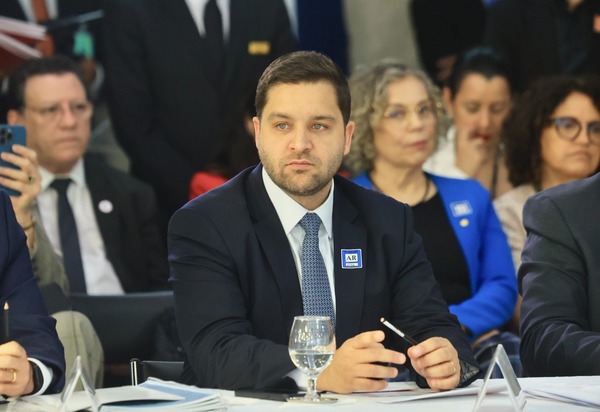 Governador em exercício sanciona lei para o descarte de óleo de cozinha em supermercados