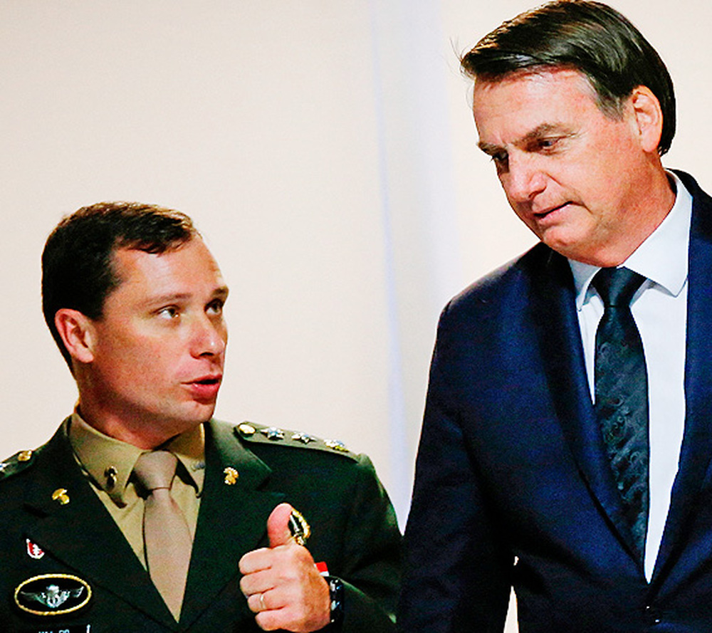 PF apreende US$ 35 mil em espécie na casa de Mauro Cid, preso hoje