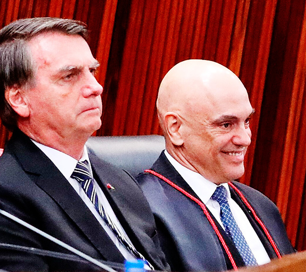 Moraes determinou apreensão de passaporte e armas de Bolsonaro