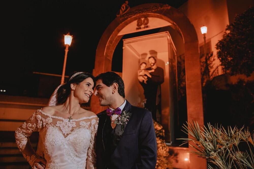 Amanda Milanez casou-se na cidade do noivo, Fábio Buechem para homenagear seu pai que esculpiu o famoso São José da Igreja