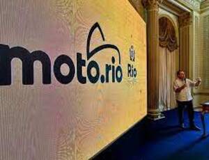 Prefeitura cadastra mototaxistas para começarem a utilizar aplicativo Moto.Rio