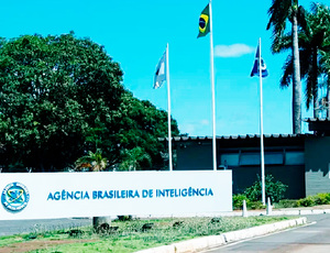 Funcionários da Abin protestam para ficar longe dos militares