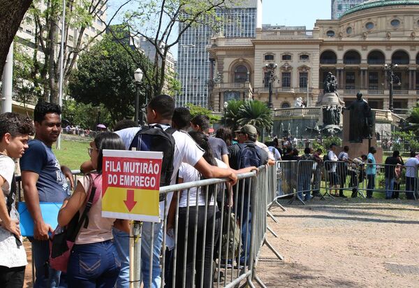 Taxa de desemprego de 8,5% é a menor para abril desde 2015, diz IBGE