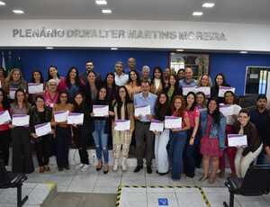 Itatiaia: entrega de certificados do Programa M, voltado para profissionais que trabalham no combate à violência contra a mulher  