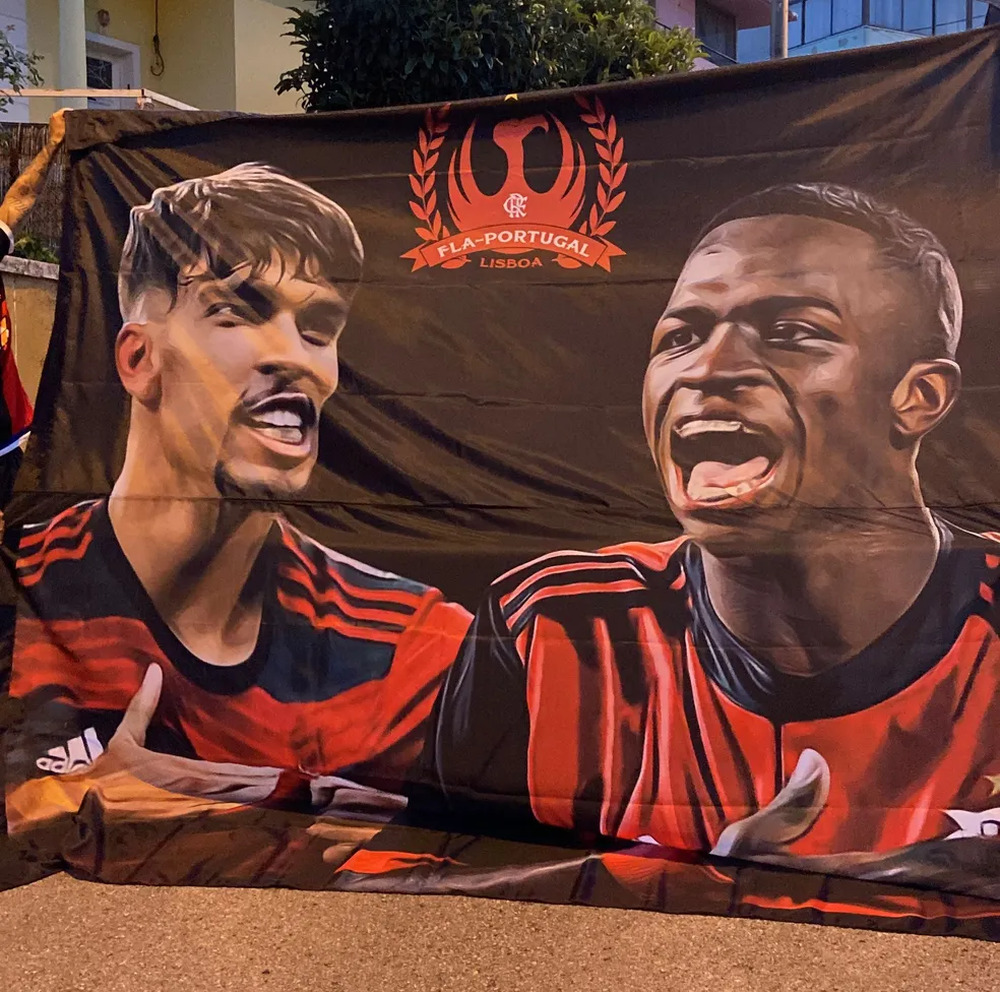 Embaixada Fla-Portugal faz bandeira para Vinicius Junior e Paquetá e tenta encontro com dupla ex-Flamengo