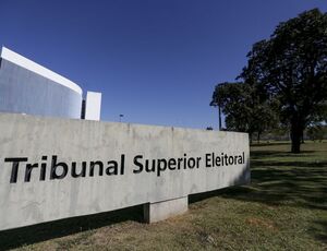 TSE retoma julgamento que pode levar à inelegibilidade de Bolsonaro
