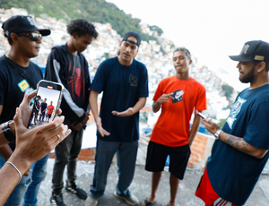 Cria RJ incentiva projetos criativos em favelas do Rio