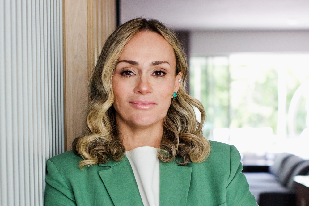 Carol Medeiros vendeu 26 milhões de dólares em imóveis de alto luxo na Flórida (EUA), somente em 2022