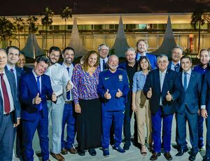 Lula se reúne com Lira e líderes partidários no Palácio da Alvorada