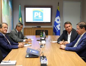 Barraco em grupo de WhatsApp agrava crise no PL de Bolsonaro 