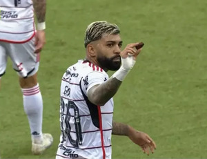 Gabigol come biscoito atirado pela torcida do Athletico e garante a 16º semi-final do Mengão na Copa dio Brasil