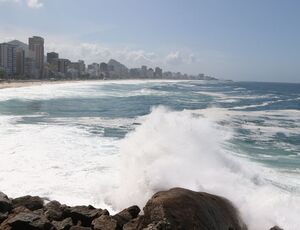 Ressaca pode provocar ondas de até 4 m na cidade do Rio de Janeiro