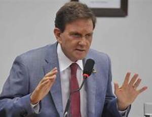 Desembargador suspende cassação do mandato de Marcelo Crivella na Justiça Eleitoral