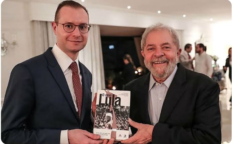 Ex-advogado de Lula toma posse no STF com show de rock