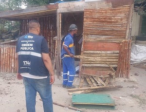 Prefeitura remove 20 estruturas comerciais construídas irregularmente em Campo Grande