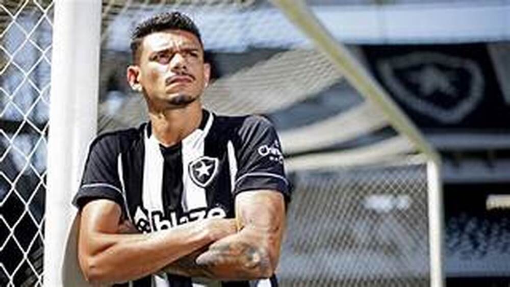 BOTAFOGO EM CRISE: Lesão tira atacante Tiquinho Soares dos gramados por cinco semanas