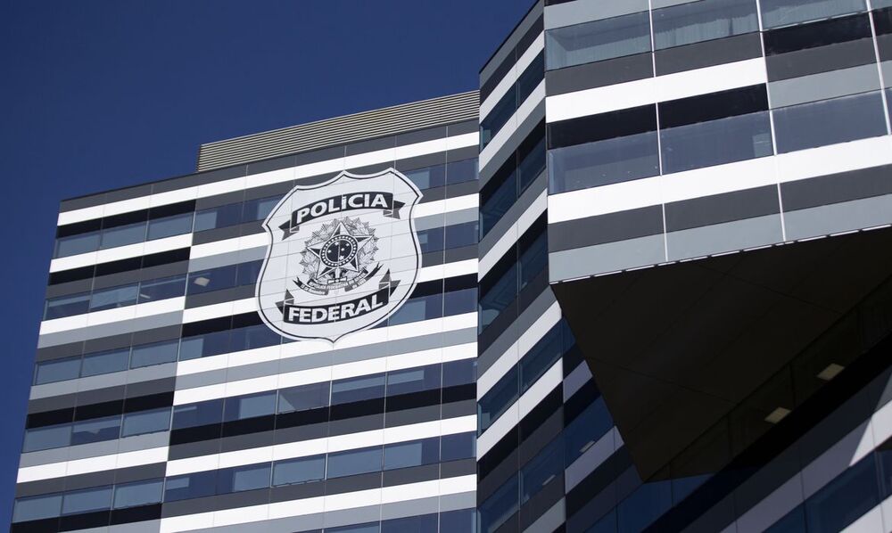 Investigação cita US$ 25 mil em dinheiro que seriam para Bolsonaro