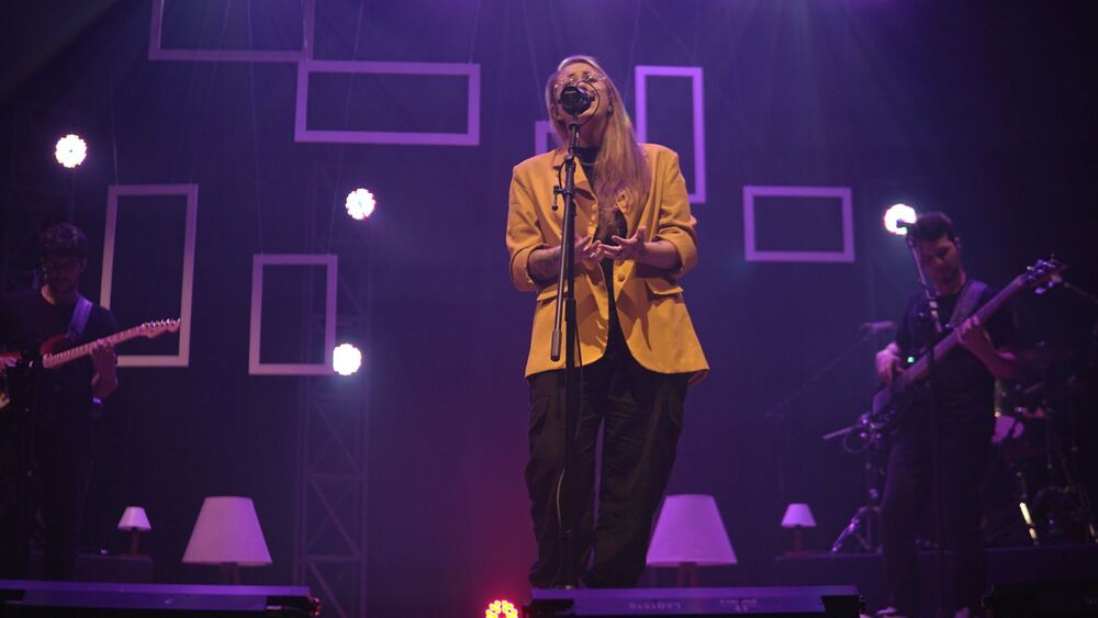 Luana Berti lança seu primeiro álbum ao vivo “Acústico Luana Berti
