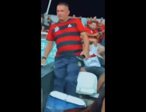'Segovinha' ganha música da torcida do Flamengo, e Flamenguista quebra cadeira no Engenhão, Botafoguenses se enfurecem, ASSISTA