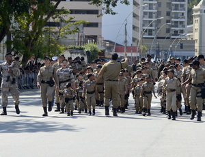 Tropa Mirim da Guarda Municipal de Niterói participa do desfile de 7 de Setembro