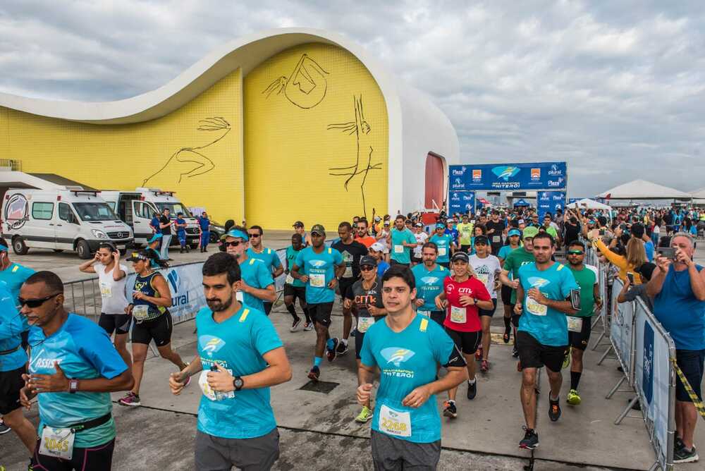 Meia Maratona de Niterói tem pré-lançamento de livro do hexacampeão mundial do Ultraman