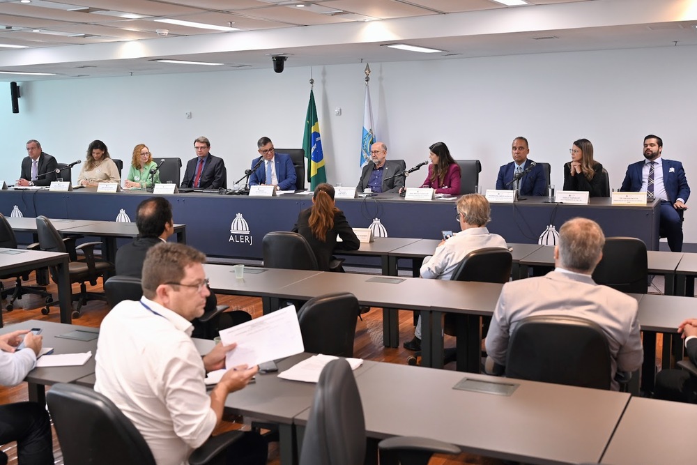 Deputado Arthur Monteiro (Pode) e Luiz Paulo debatem projeto de lei que autoriza mediação tributária no estado do Rio