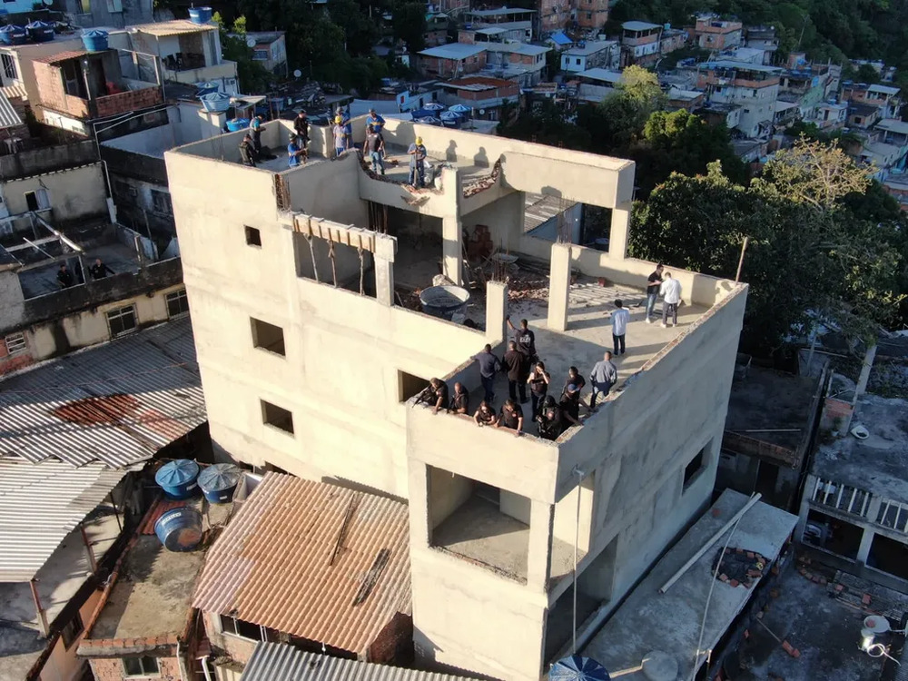 Mais uma mansão do tráfico é derrubada na Rocinha; imóvel é avaliado em R$ 2 milhões e pertencia a Jhonny Bravo, chefe do crime no local