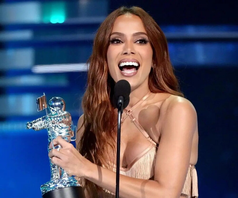SUCESSO: Anitta ganha o segundo prêmio de Melhor Clip Latino