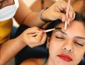 Águas do Rio e Senac oferecem cursos gratuitos de estética e beleza para mulheres em Nova Iguaçu
