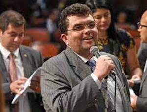 Deputado Chico Machado quer dispensa de revista de advogados em unidades judiciárias