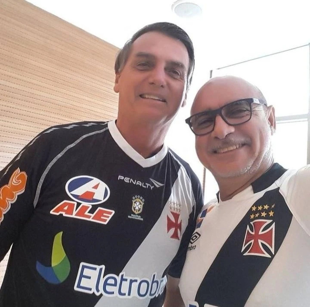 Bolsonaristas comemoram suposta vitória de Conselheiros Tutelares e Vasco comemora suposta saída da Segunda Divisão, 'Quem Te Viu, Quem Te Vê'