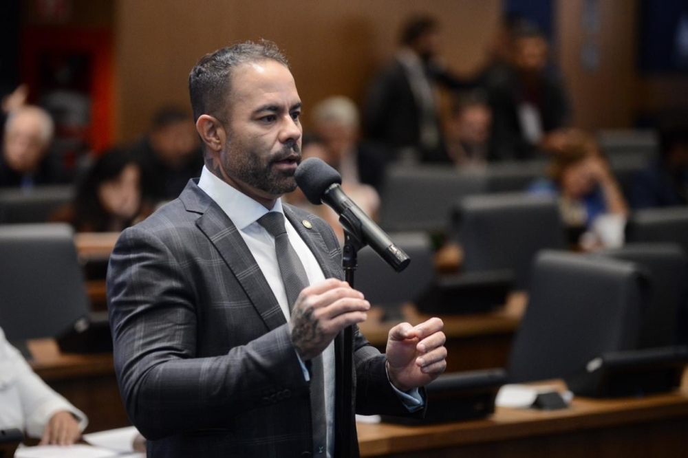 Deputado estadual Filippe Poubel busca resguardar a segurança de crianças e mulheres em banheiros 