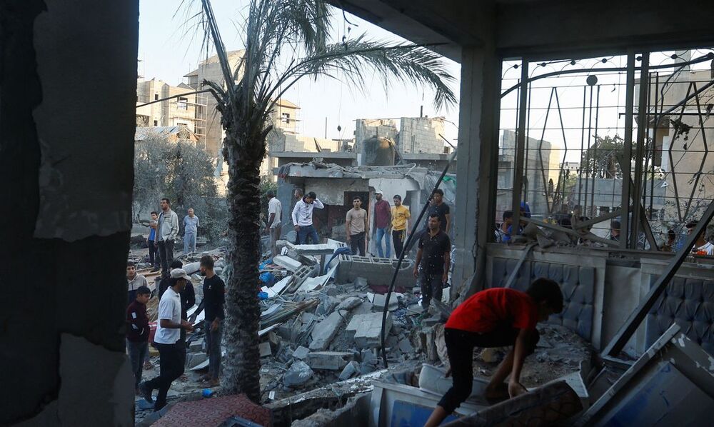 Israel intensifica ataques em Gaza e crise humanitária se agrava