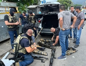Polícia recupera no Rio 8 das 21 metralhadoras furtadas do ExércitoAs armas, 4 