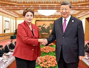 Xi Jinping se encontra com Dilma Rousseff e rasga elogios à presidente do NDB do BRICS por sua atuação