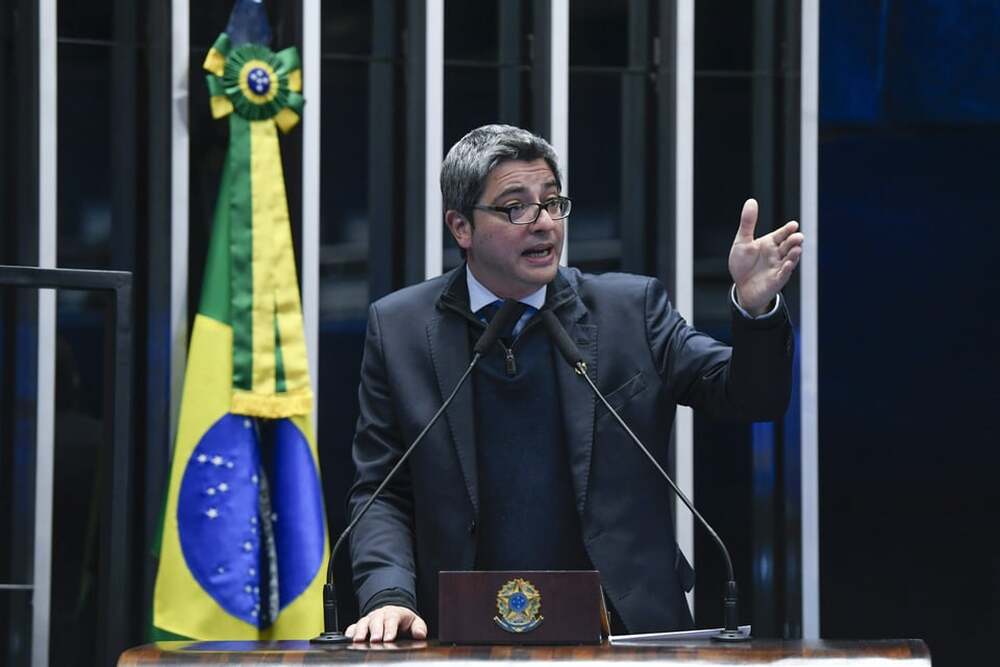 Portinho usa decisão do governo sobre Santos Dumont para cutucar Paes